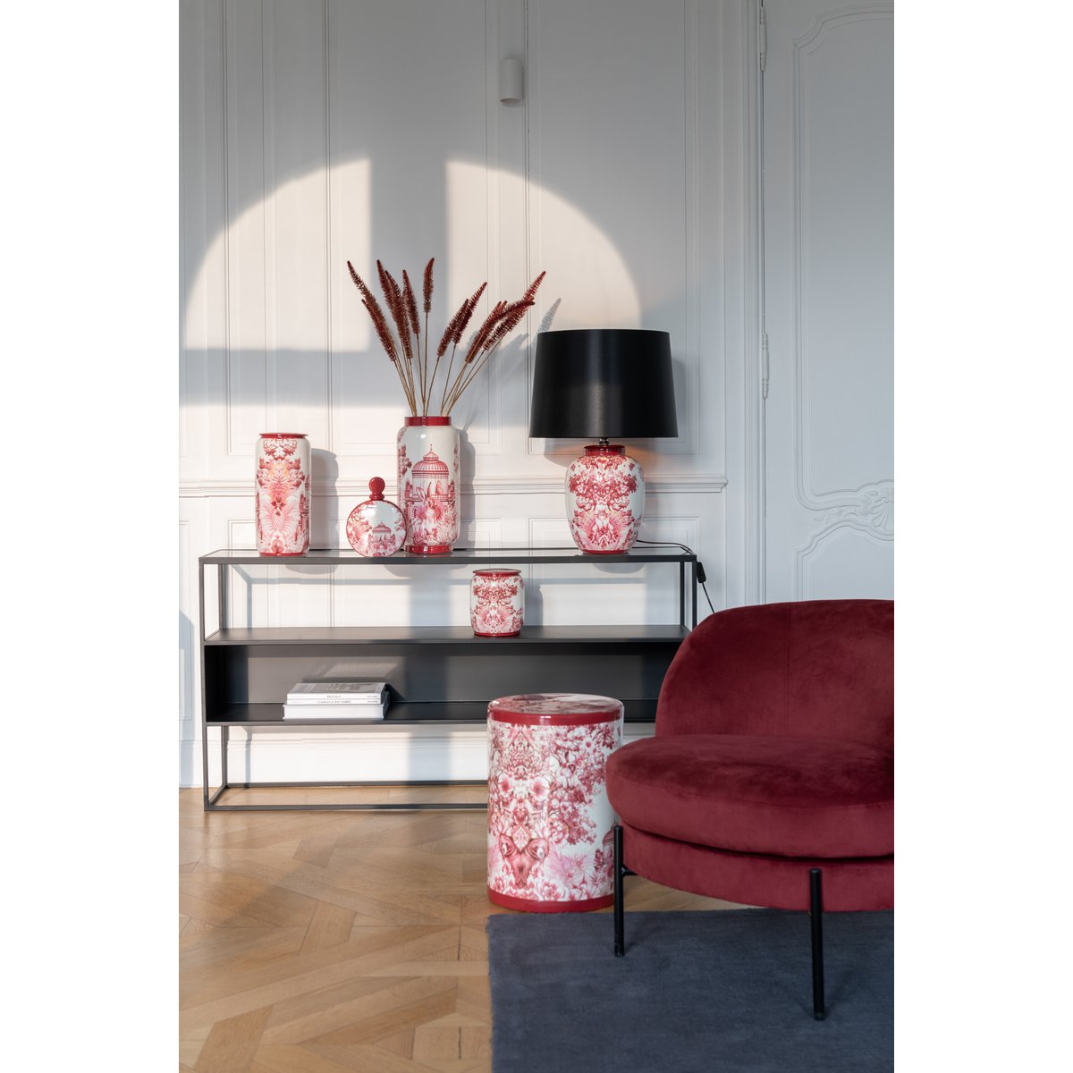 Bouteille d'eau en porcelaine rouge/blanc J-Line Moriko, vue latérale.