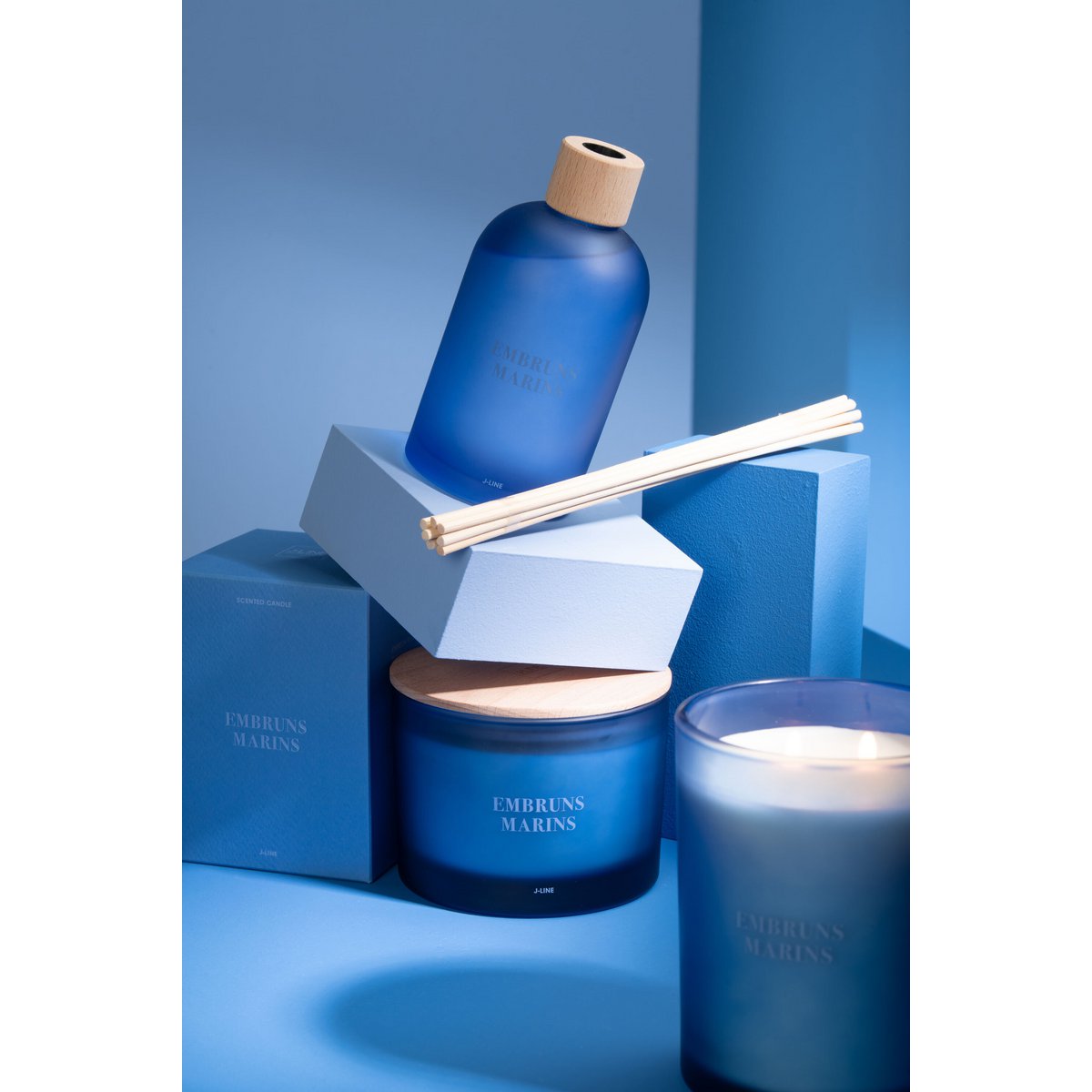 Ambiance estivale avec la bougie J-Line Embruns Marins
