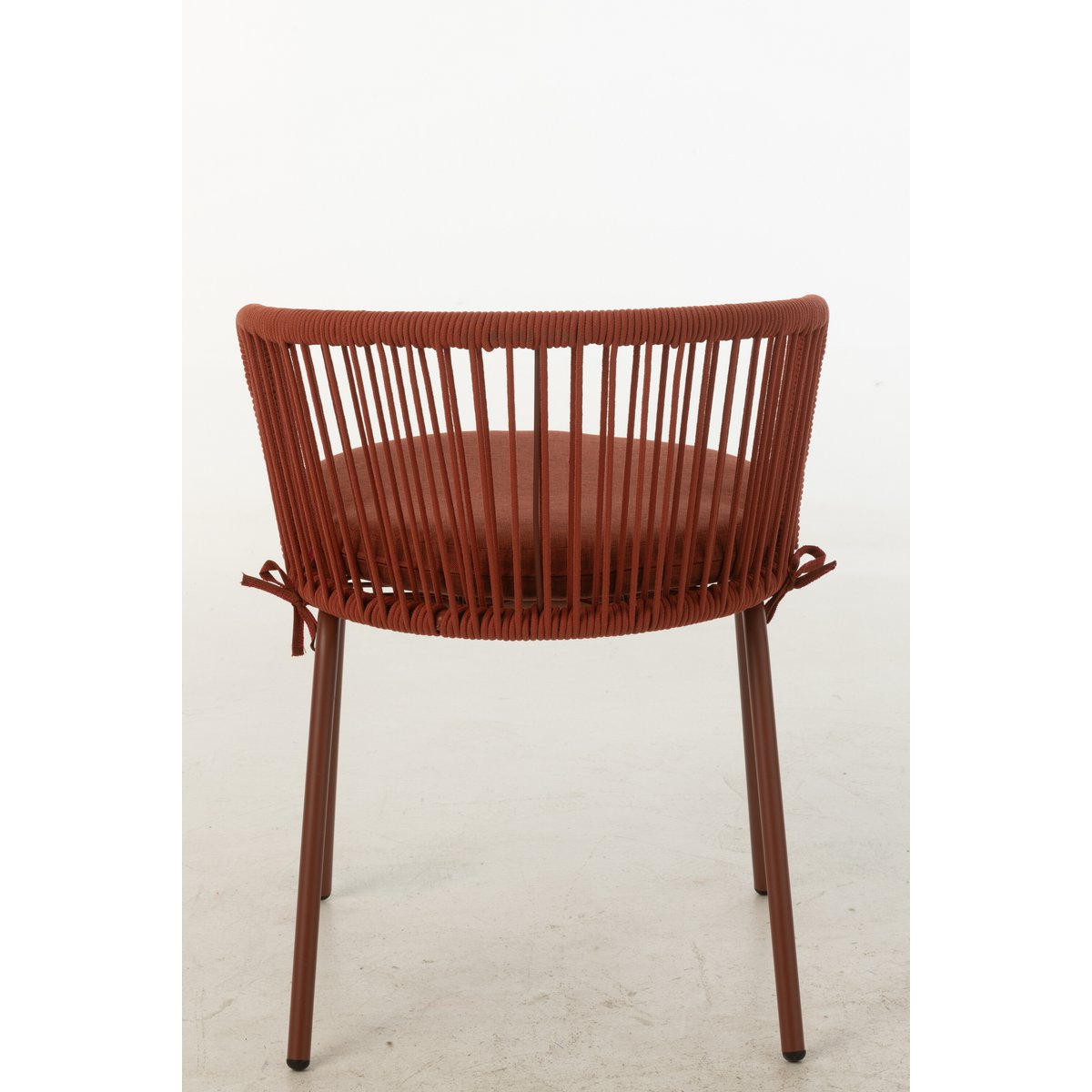 Chaise Toa J-Line sur fond blanc - élégance