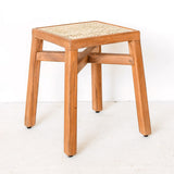 Tabouret en bois – Tabouret rectangulaire solide – Tabouret carré fait à la main en bois d'arbre à pluie avec surface d'assise en rotin tressé SUBANG