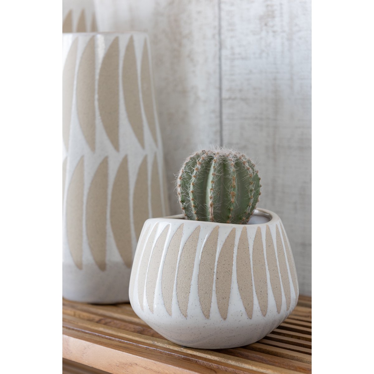 Pot de fleurs Kai en céramique beige et blanc - vue de face