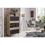Espace de rangement ouvert et fermé du tableau en bois