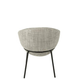 Chaise J-Line dans un salon moderne, ambiance chic