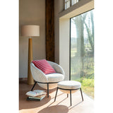 Lampadaire J-Line Threaded illuminant un coin lecture