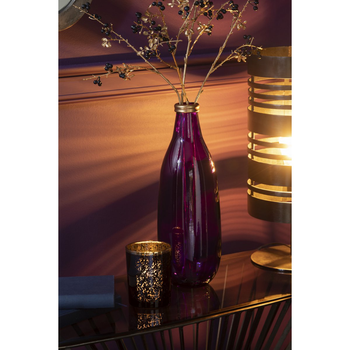 Vase J-Line violet, détail du motif doré sur le verre