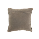Coussin J-Line en coton gris, détail de la texture tricot et tresse