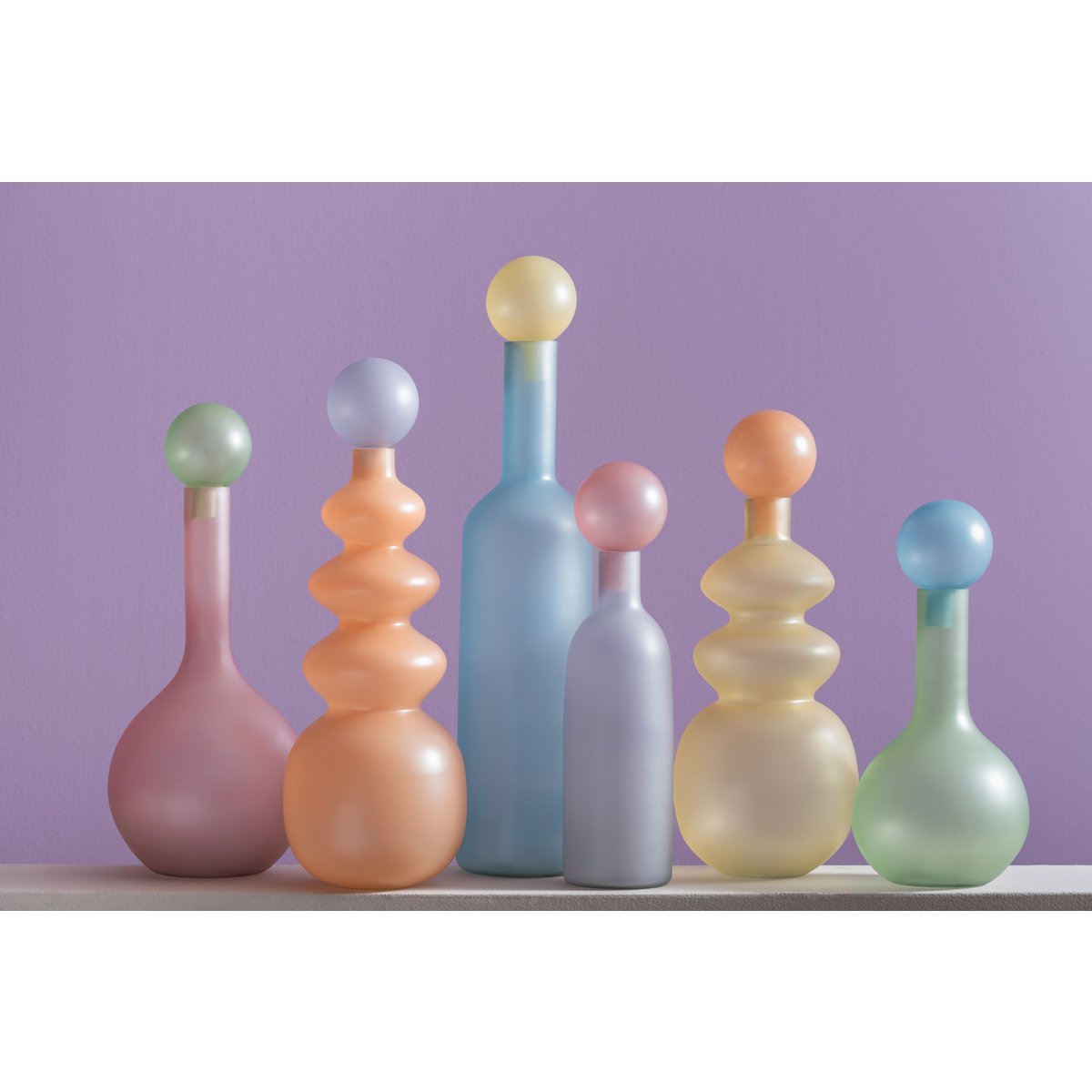 Détail du vase Alegre montrant la texture du verre et la couleur mauve