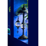 Vue latérale de la lampe Mosaïque J-Line, mettant en valeur sa couleur bleue.