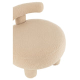 Tabouret J-Line beige sur un sol en bois
