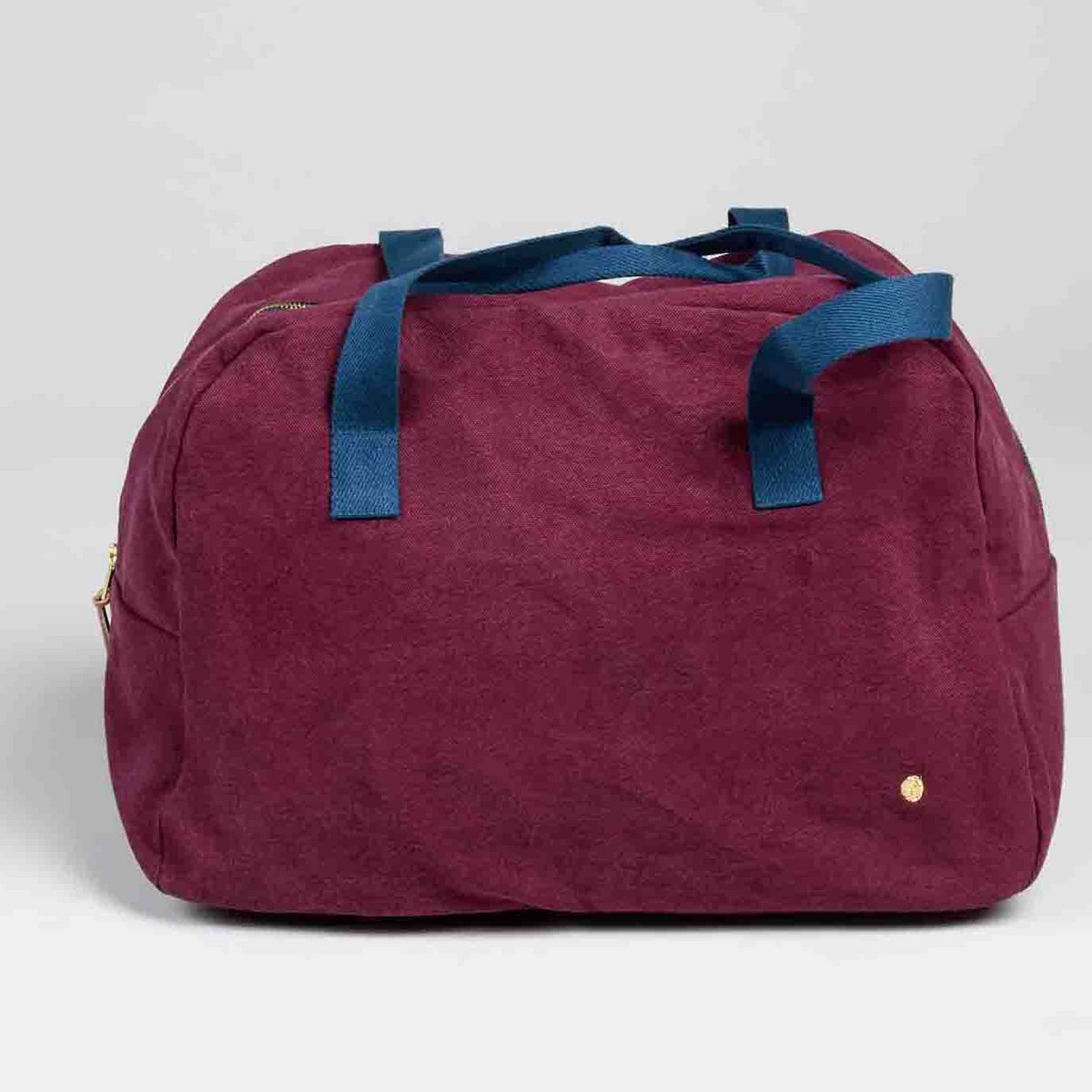 Détails du sac Iona Wine - couleur vin et coutures raffinées
