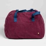 Détails du sac Iona Wine - couleur vin et coutures raffinées