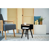 Table d'appoint mise en scène dans un intérieur chic