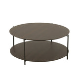Table basse J-Line avec accessoires décoratifs, mise en scène élégante.