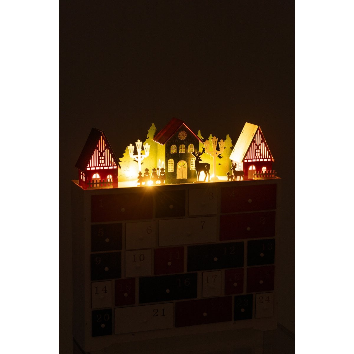 Ambiance de Noël avec l'armoire J-Line dans un salon élégant