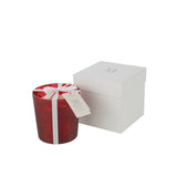 Vue rapprochée de la bougie J-Line M-Chic, couleur rouge, parfum envoûtant