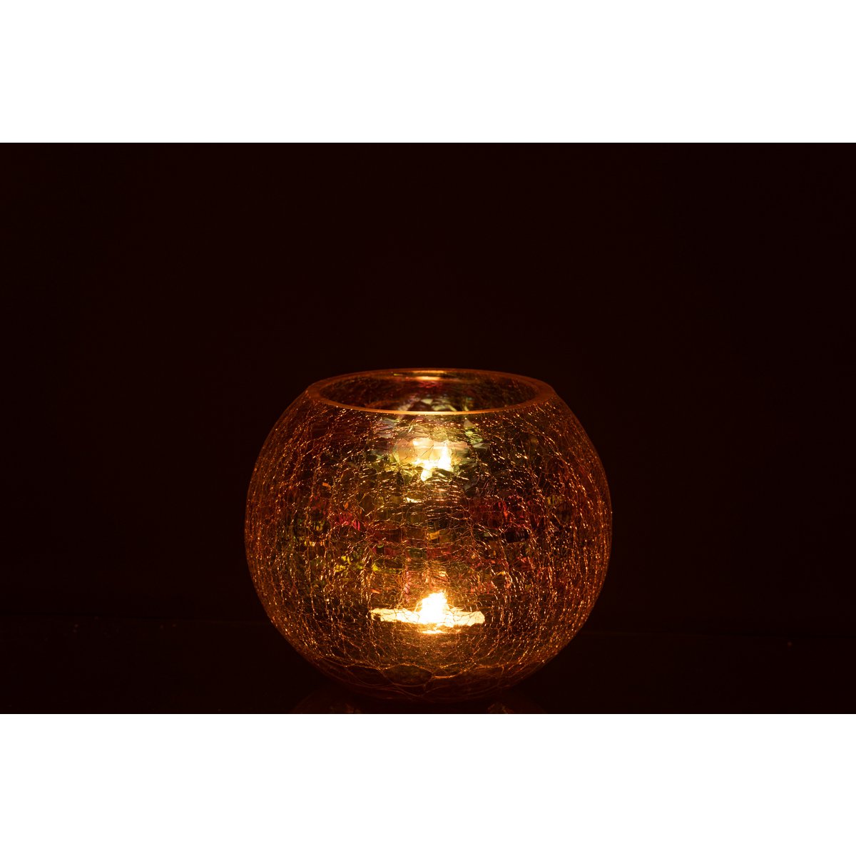 Lanterne J-Line en verre violet, mise en scène dans un salon