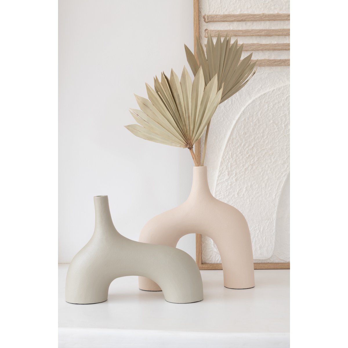 Vase Camille J-Line en aluminium beige, vue de face