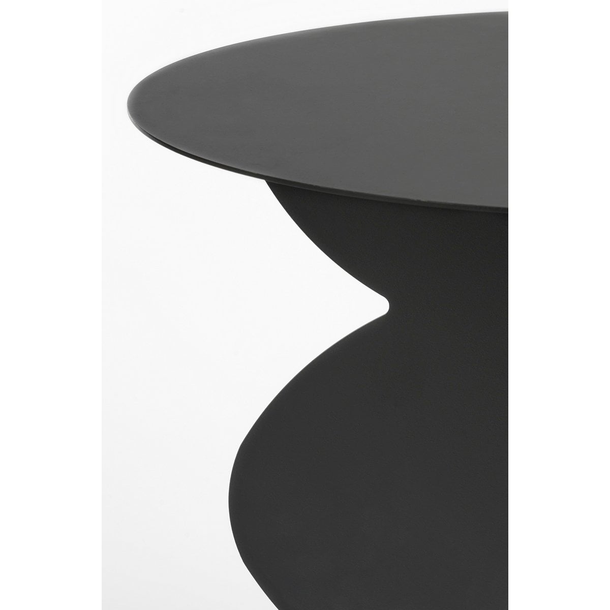 Table d'appoint Rafi Noir - mise en scène dans un salon moderne