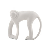 Statue singe en aluminium blanc sur étagère moderne