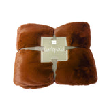 Détail des finitions du plaid Cutie J-Line marron sur un fauteuil