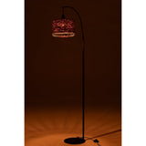 Détail du lampadaire J-Line en métal orange, mettant en valeur le design
