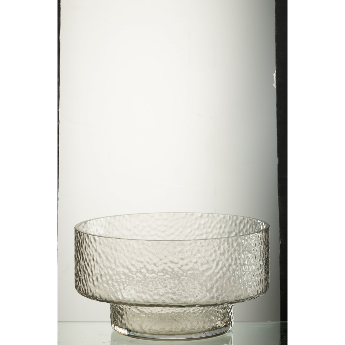 Vase Bas Betty avec des fleurs, ambiance moderne