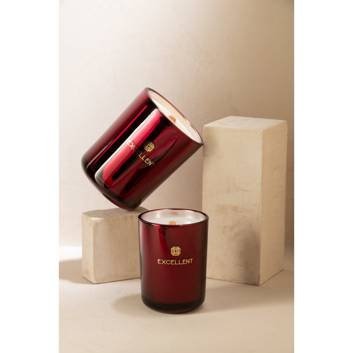 Bougie parfumée J-Line Excellent rouge avec parfum Rose Champagne.