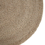 Détail du tissage du tapis I'm, mettant en avant son caractère artisanal.