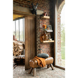 Bougie J-Line marron sur une table en bois