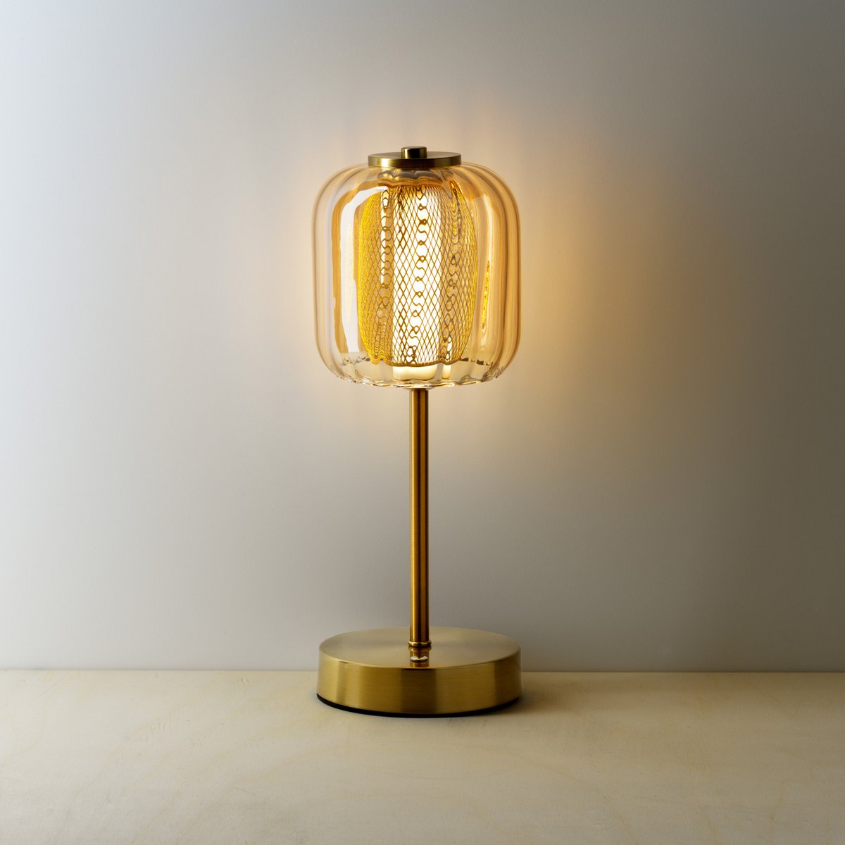 Lampe de table LED Lighty Gaga en laiton avec éclairage doux