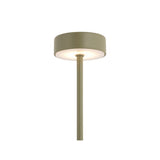 Lampe Ganar LED placée sur une table de salon