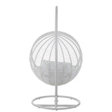Chaise suspendue J-Line dans un intérieur moderne
