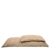 Housse de coussin Oh My Gee beige, mise en scène dans un intérieur bohème