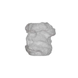 Vase en céramique blanc, vue de profil mettant en valeur sa forme unique.