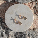 Boucles d'oreilles plaquées or 18 carats avec pendentif - créoles ornées d'un visage gravé - boucles d'oreilles pendantes en argent vermeil or 925 - KARTINI gold