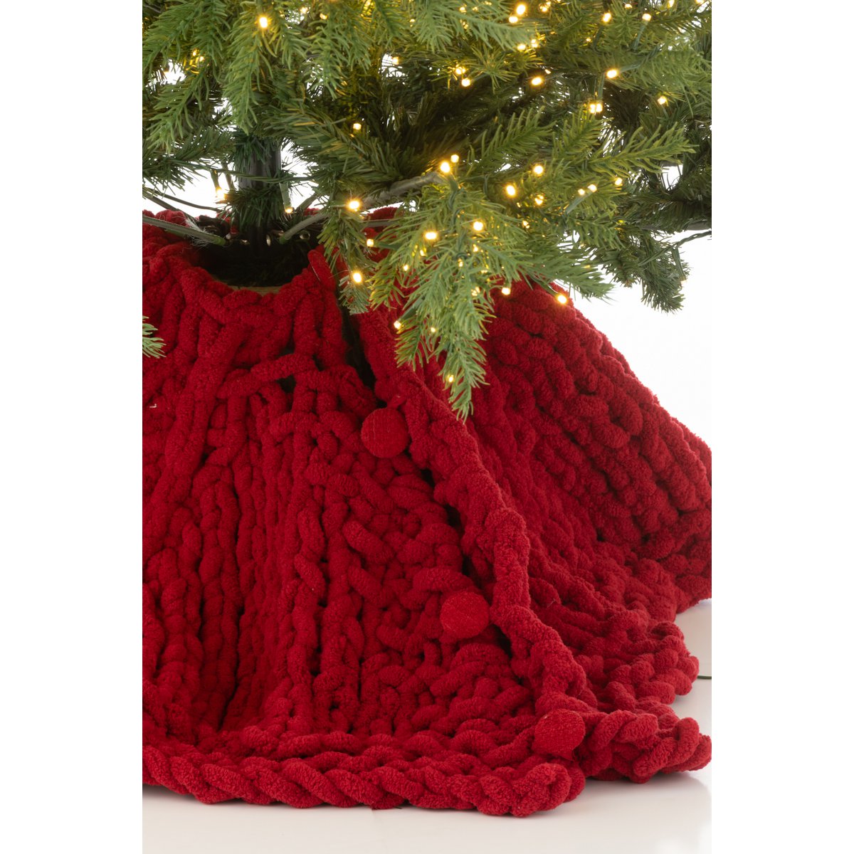 Jupe de sapin J-Line rouge - mise en scène de Noël