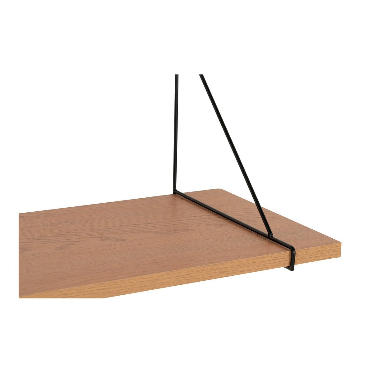 Étagère Chiba installée dans un salon moderne, mettant en valeur des objets décoratifs