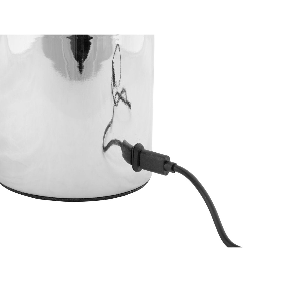 Lampe Camp LED sur un bureau moderne
