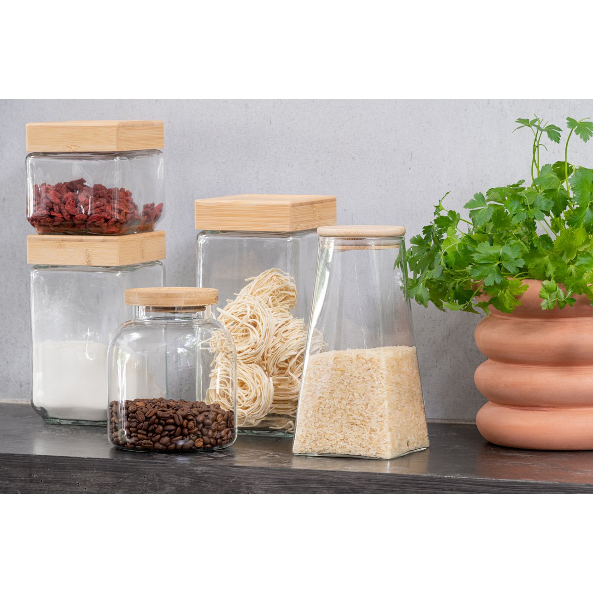 Pot de conservation J-Line Tom sur un plan de travail moderne