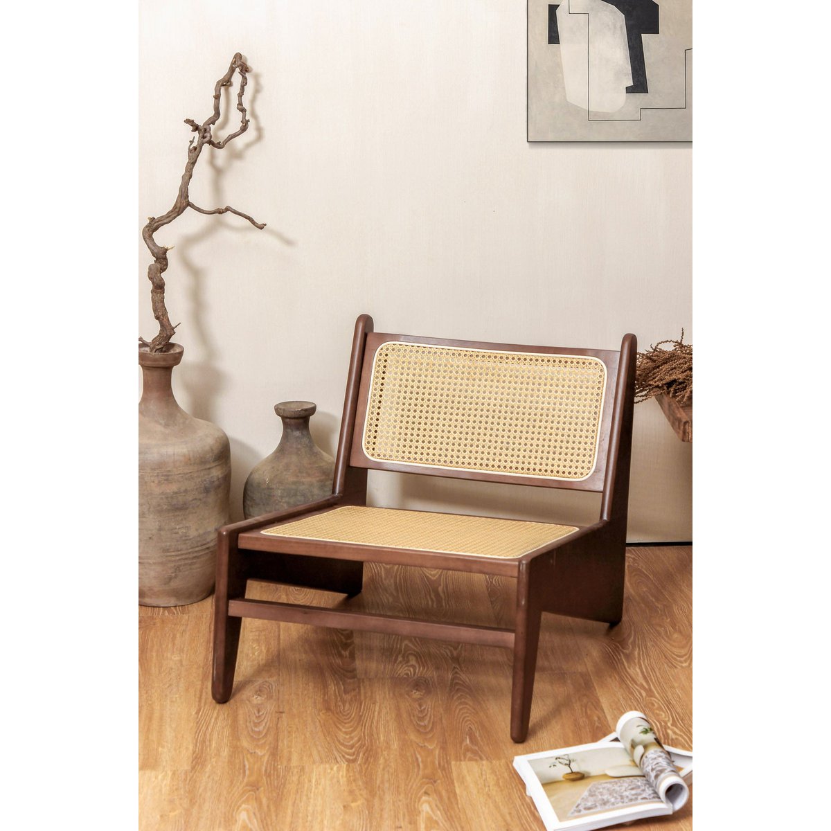 Fauteuil Kangourou en rotin tressé et bois massif, vue de face