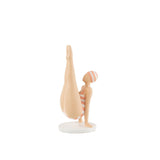 Détail de la figurine Femme Yoga J-Line, mettant en avant le design moderne.