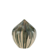 Vue d'ensemble du vase J-Line sur une table, mettant en valeur son design