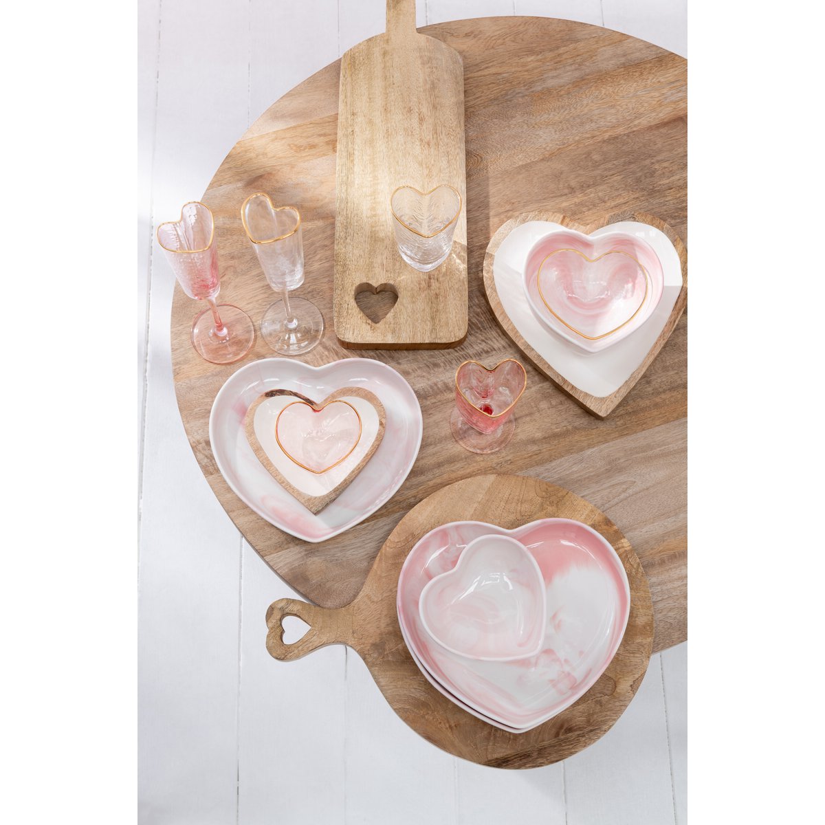 Détail du verre à champagne J-Line Coeur, mettant en avant sa finition dorée.