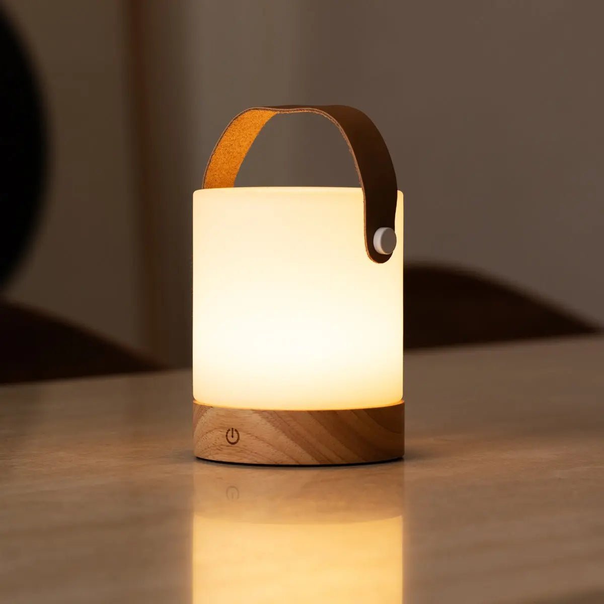 Lampe de table rechargeable en bois marron clair Avery