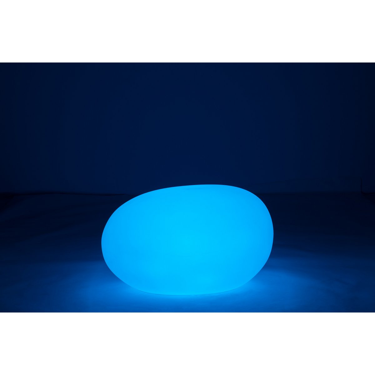 Détail du socle de la lampe J-Line montrant sa stabilité