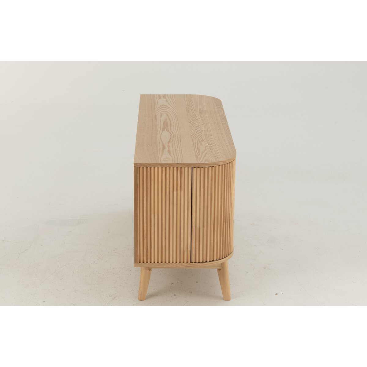 Détail du bois de pin de l'armoire J-Line Round