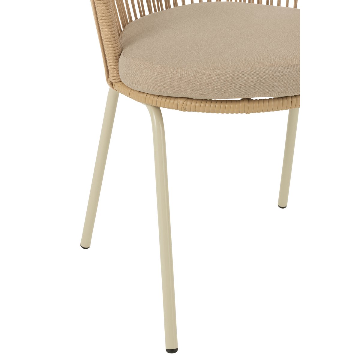 Chaise Toa sur fond blanc, mise en scène élégante
