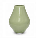 Vase Lesse vert pastel métallisé avec finition brillante et forme élégante.
