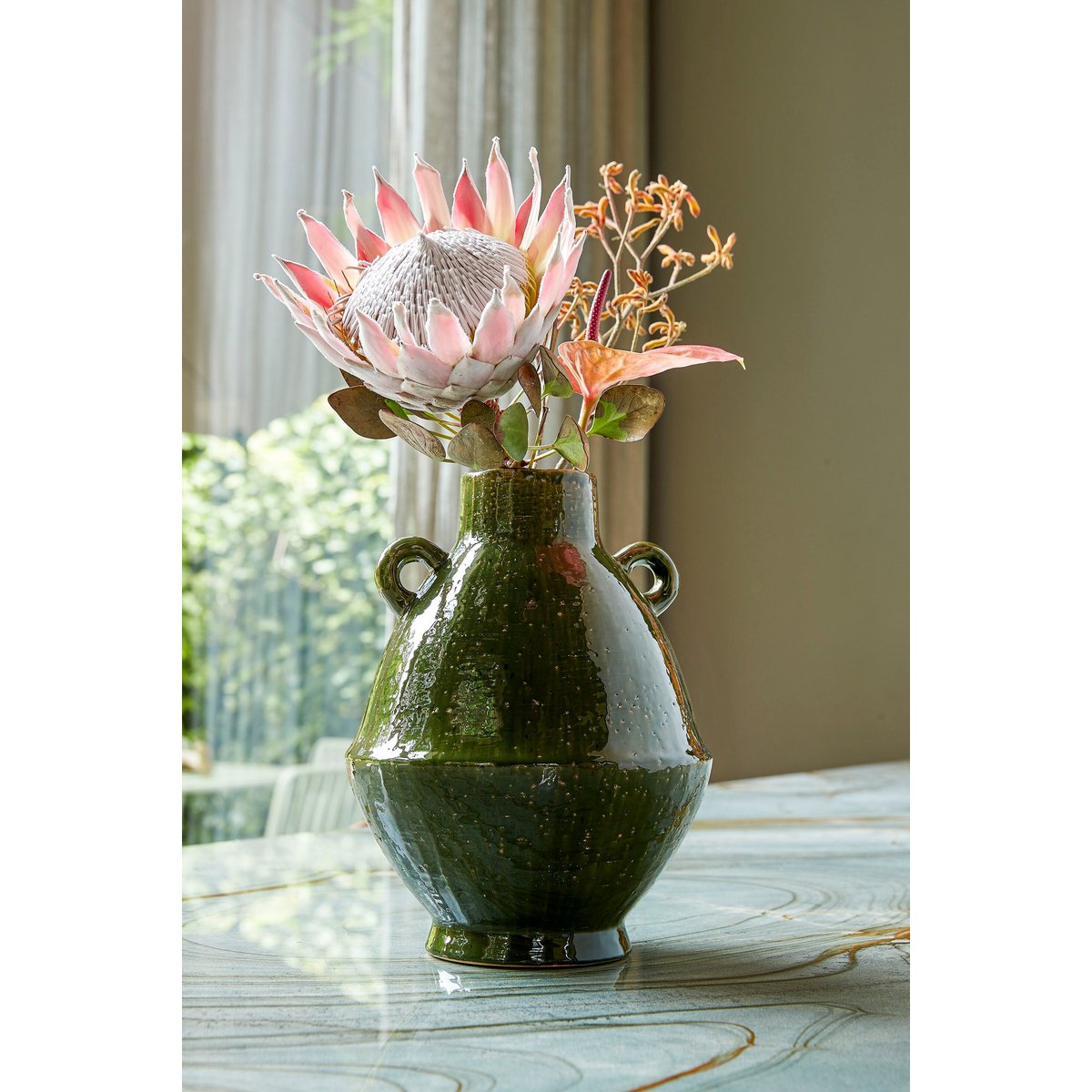Vase Elena Vert - Élégant vase en céramique avec oreilles décoratives