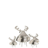 Détail du cerf en métal avec texture textile argentée